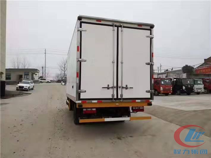 bg大游东风多利卡D7冷藏车
